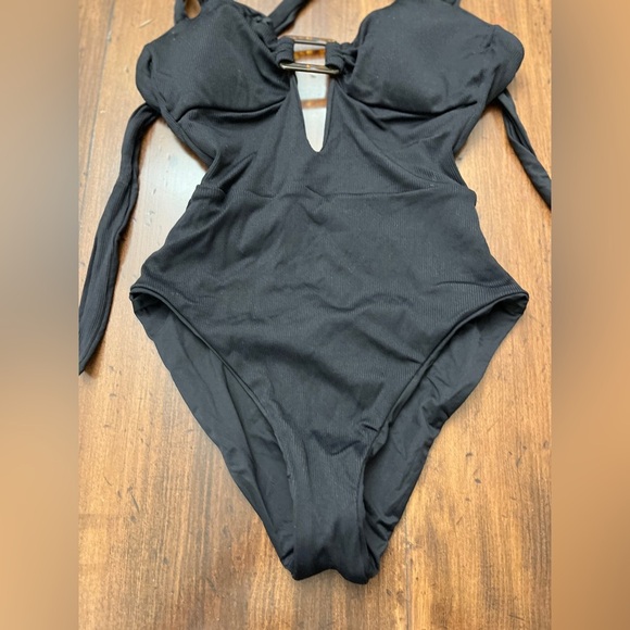 Becca Modern Edge One Piece Swimsuit Size Medium Black Modest Beach Pool Resort - Picture 6 of 14